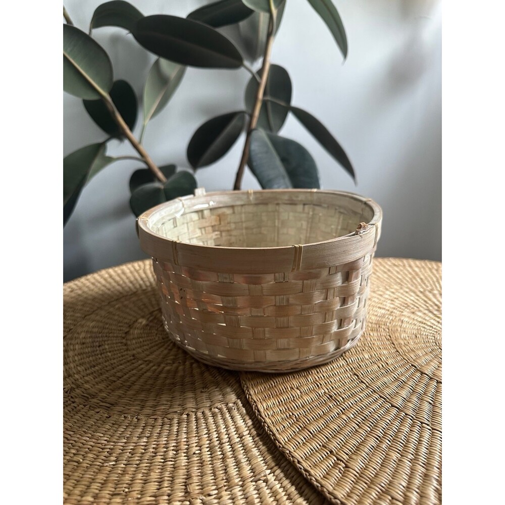 9” diameter circle wicker decorative basket
